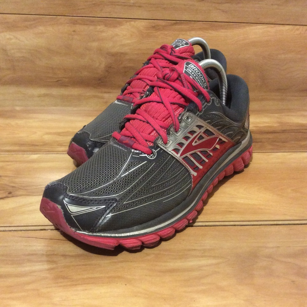 Brooks Ghost 6 Women’s Pomagranite Black Sz 9.5